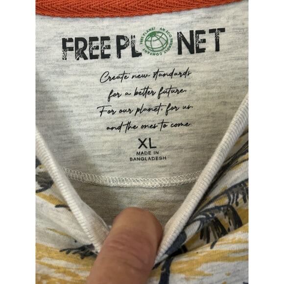 Free Planet Men's tshirt Sz XL Hawaiian Hula Girl Short Sleeve Palm Tree All - Picture 4 of 5